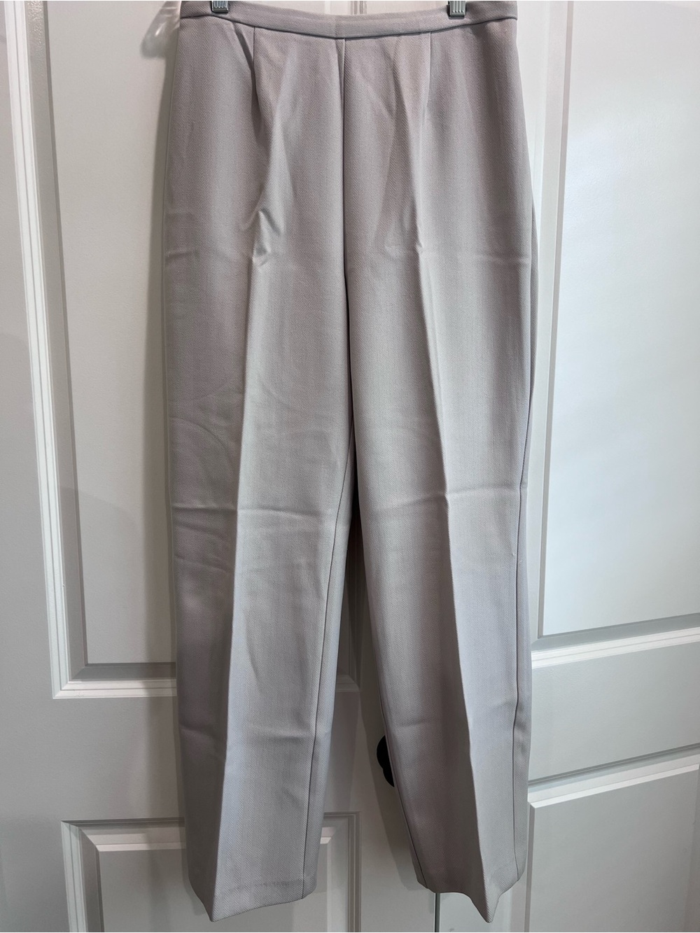 K Studio Collection Tailored Straight-Leg Trousers in Cream, size 8